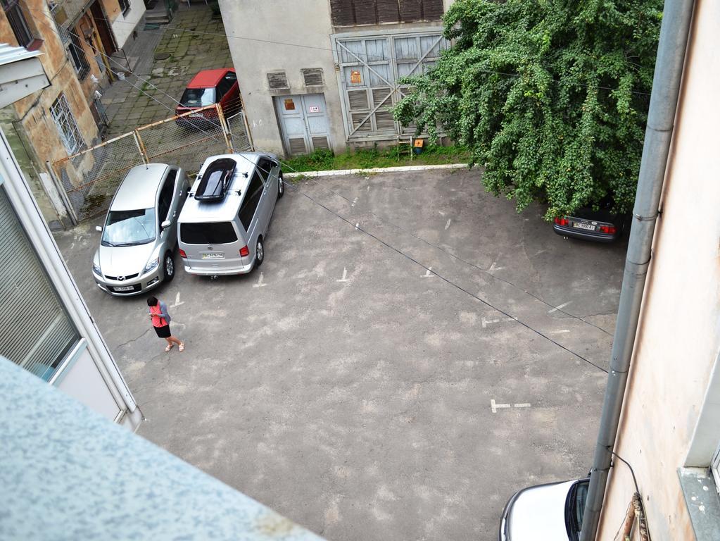 Wanted Hostel Lviv Exterior photo