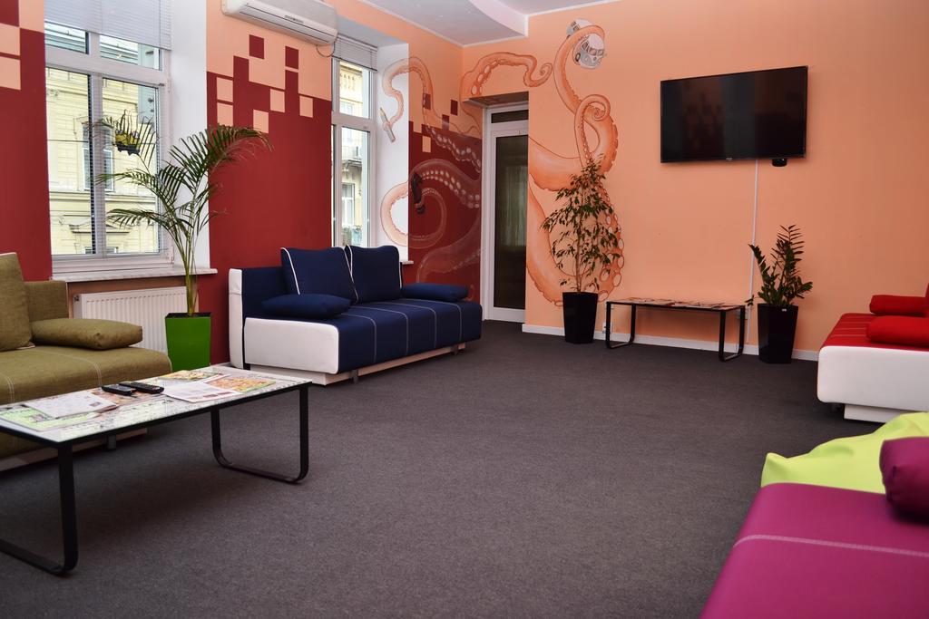 Wanted Hostel Lviv Exterior photo