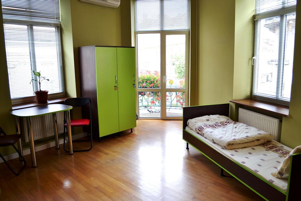 Wanted Hostel Lviv Exterior photo